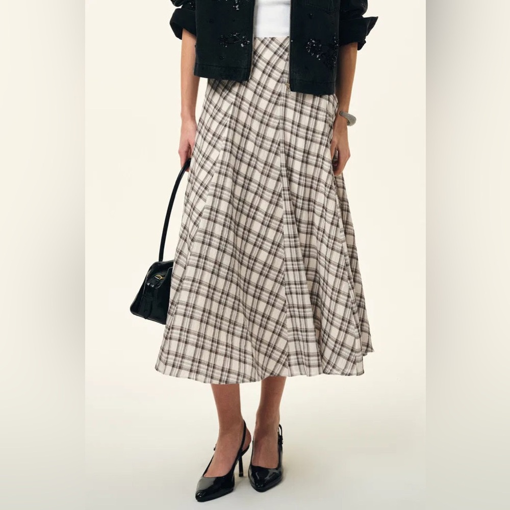 Amanda Gerell with Fabrique Xaviera Midi Plaid Skirt in Bubble Crinkle Cotton